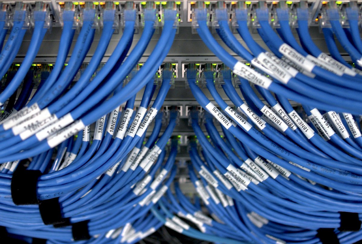 快连官网_Windows 安装全平台客户端_快连官方网络传输中间件：2024全端实战：快连使用教程与四端协议切换对比解析（封面配图）