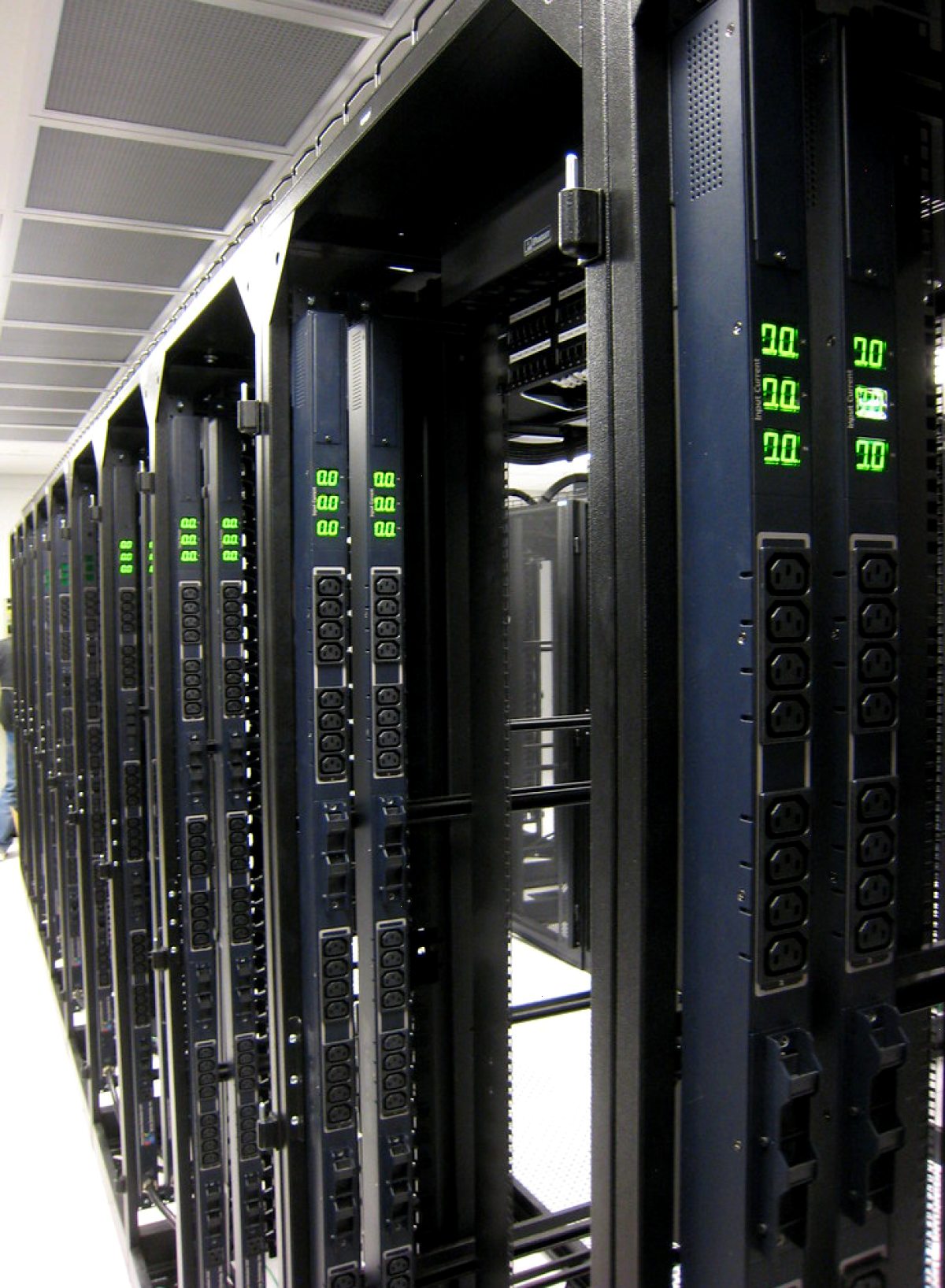 快连官网_Windows 安装全平台客户端_快连官方网络传输中间件：快连 Windows 下载与安装指南 202607：多系统用户的 PC 端部署与网络优化（封面配图）